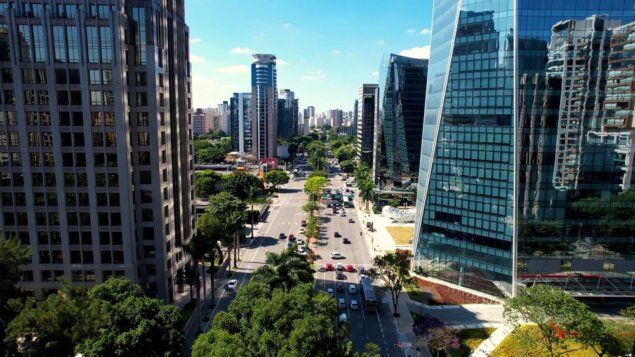 ‘Há uma terceira onda de volta aos escritórios,’ diz CEO da JLL