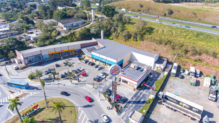 O empresário que comprou os ‘strip malls’ da São Carlos