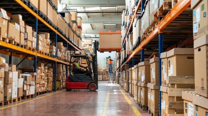 O ecommerce explodiu. Mas faltam galpões para todos