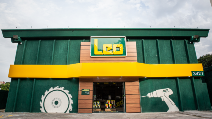 Os jovens marceneiros não são como seus pais. A Leo resolveu se mexer