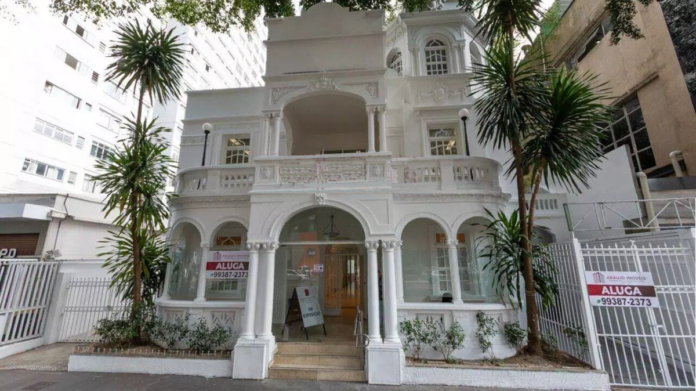 Um dos últimos casarões da Paulista está em busca de um inquilino