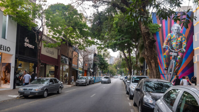 Oscar Freire, a rua comercial que mais se valorizou no mundo 