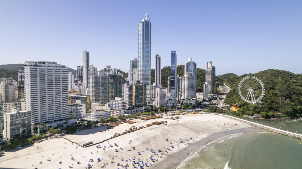 SC domina top 5 das cidades mais caras fora do eixo Rio-SP 1 GettyImages 1357149353