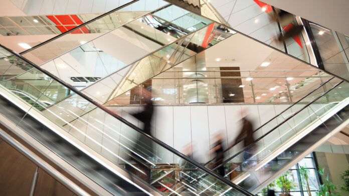 Por que os FIIs de shopping estão perdendo para as ações do setor