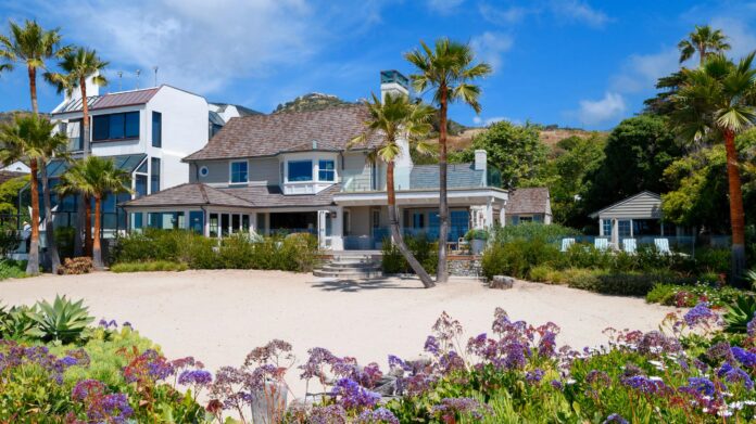 Howard Marks põe sua casa de Malibu à venda.  É pé na areia